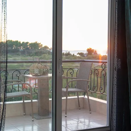 Apartamento Crystal House 2 *