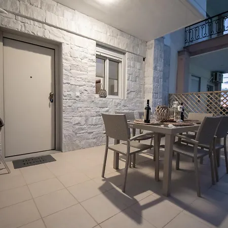 Crystal House 2 Apartment